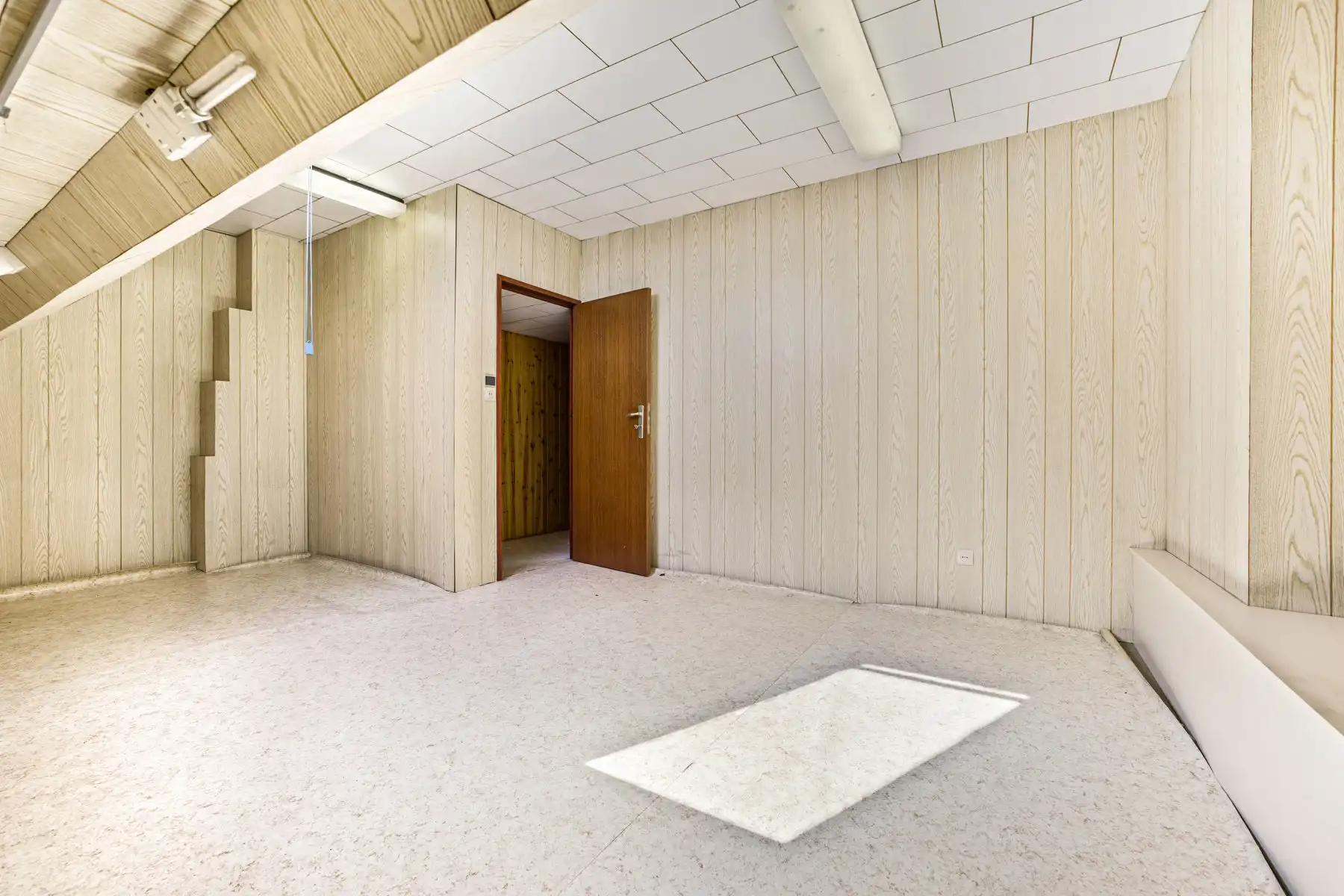Goed gelegen woning met 4 slaapkamers en garage foto 13