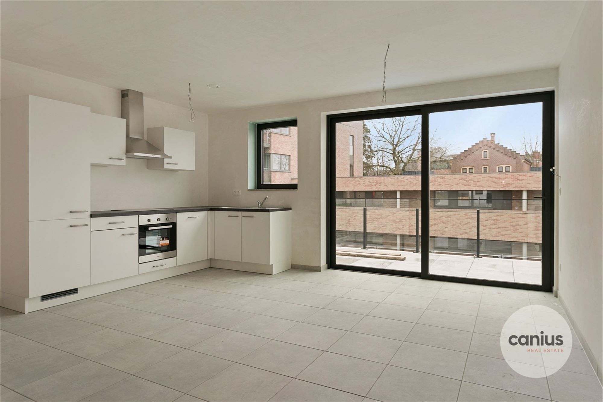 RECENT APP. MET 1 SLK, TERRAS EN AUTOSTAANPLAATS foto 2