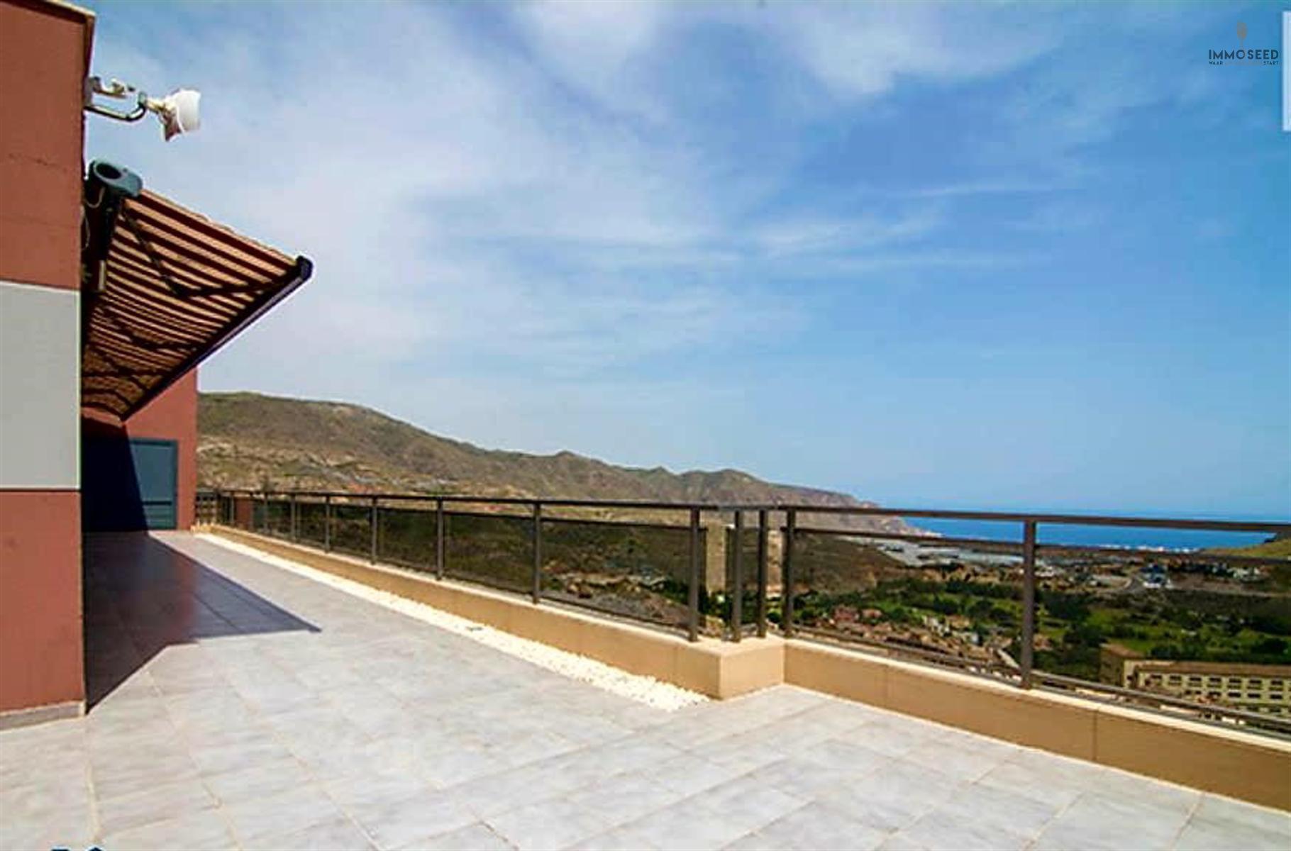 Exclusieve penthouse met zicht op zee en golfresort te Almeria foto 2