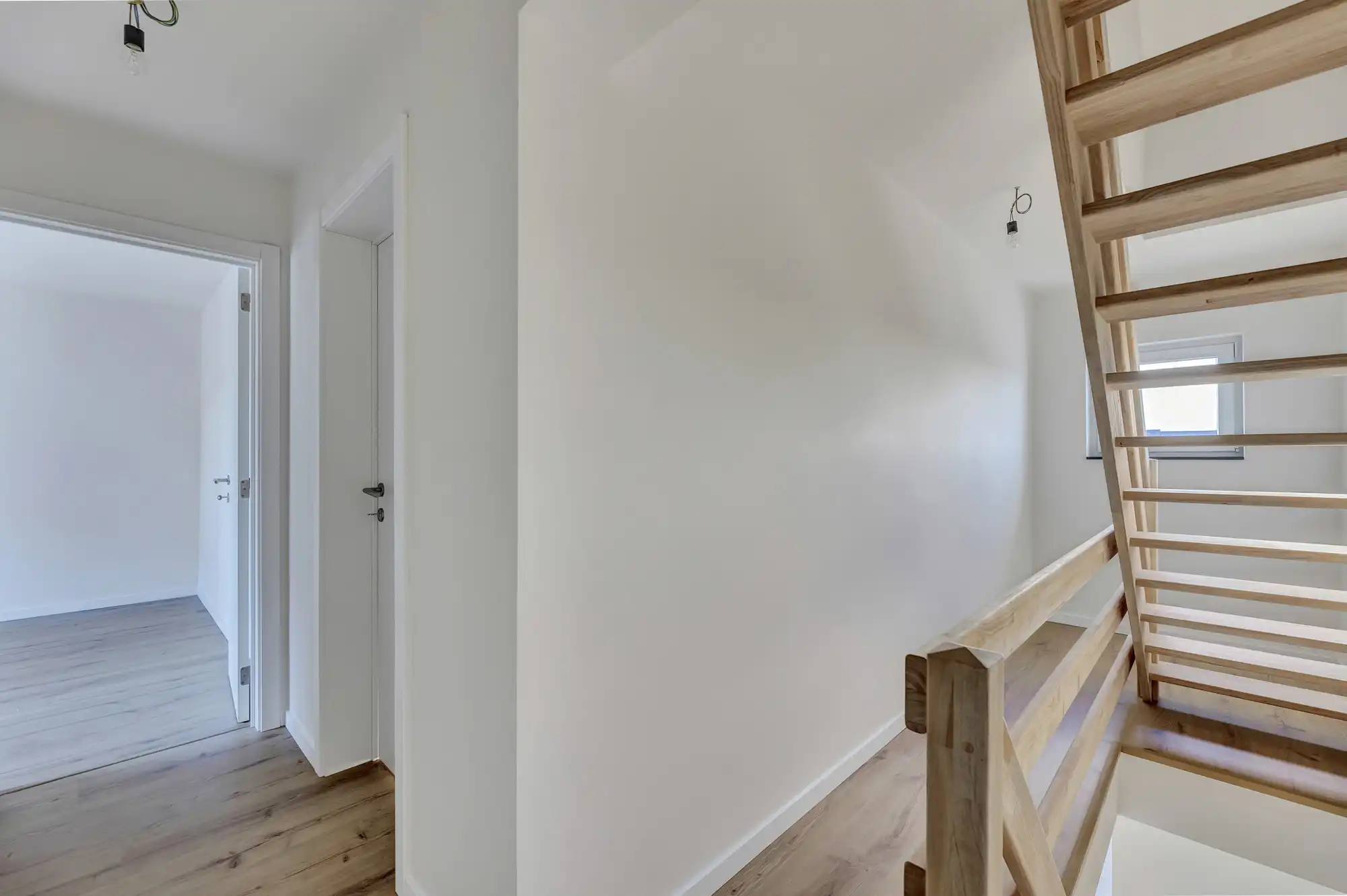 Volledig gerenoveerde woning met 4 slpks en tuin foto 9