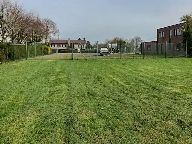 UPDATE: Residentieel gelegen stuk bouwgrond van 1500m². foto {{pictureIndex}}