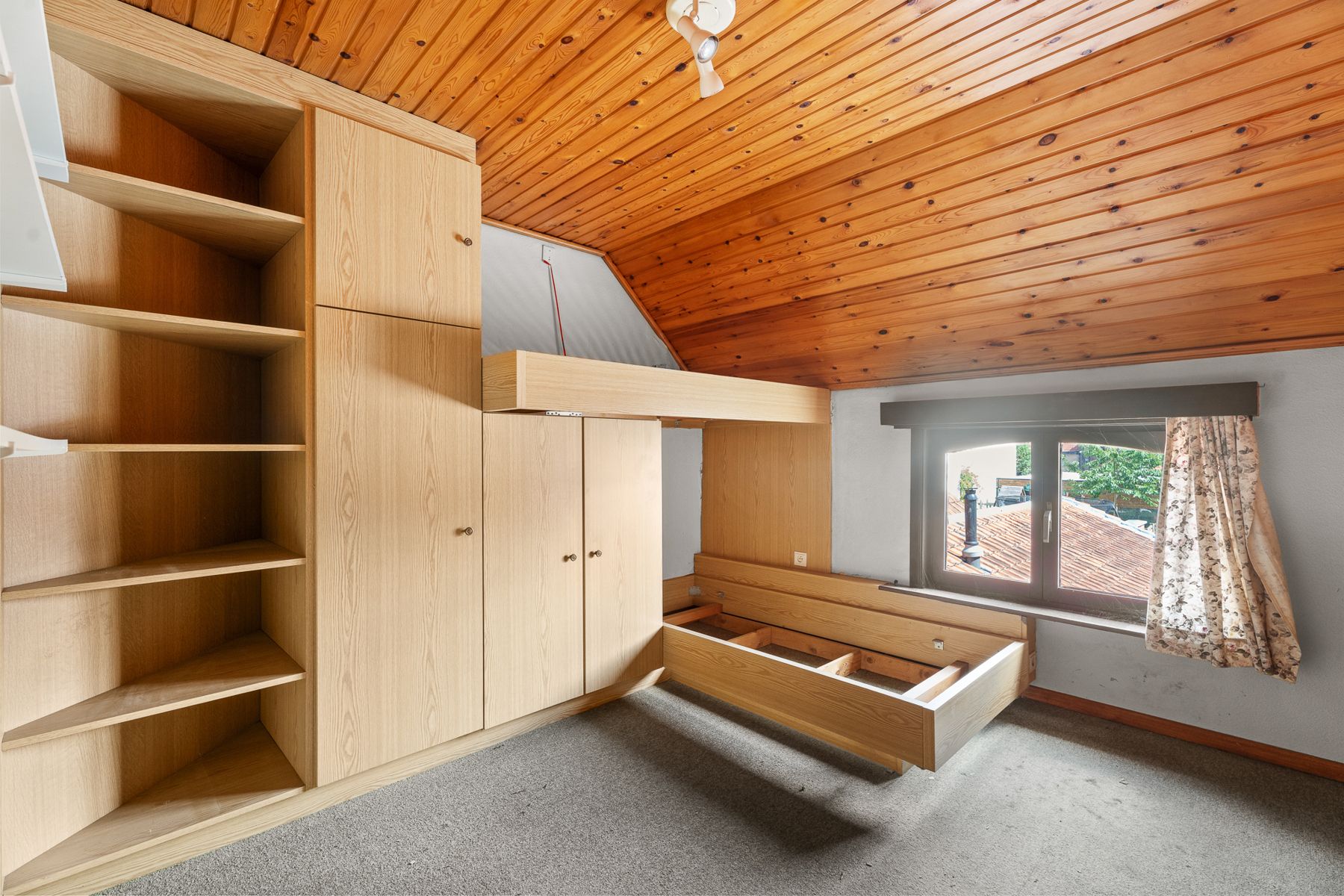Geheel te renoveren woning nabij centrum Heusden foto 12