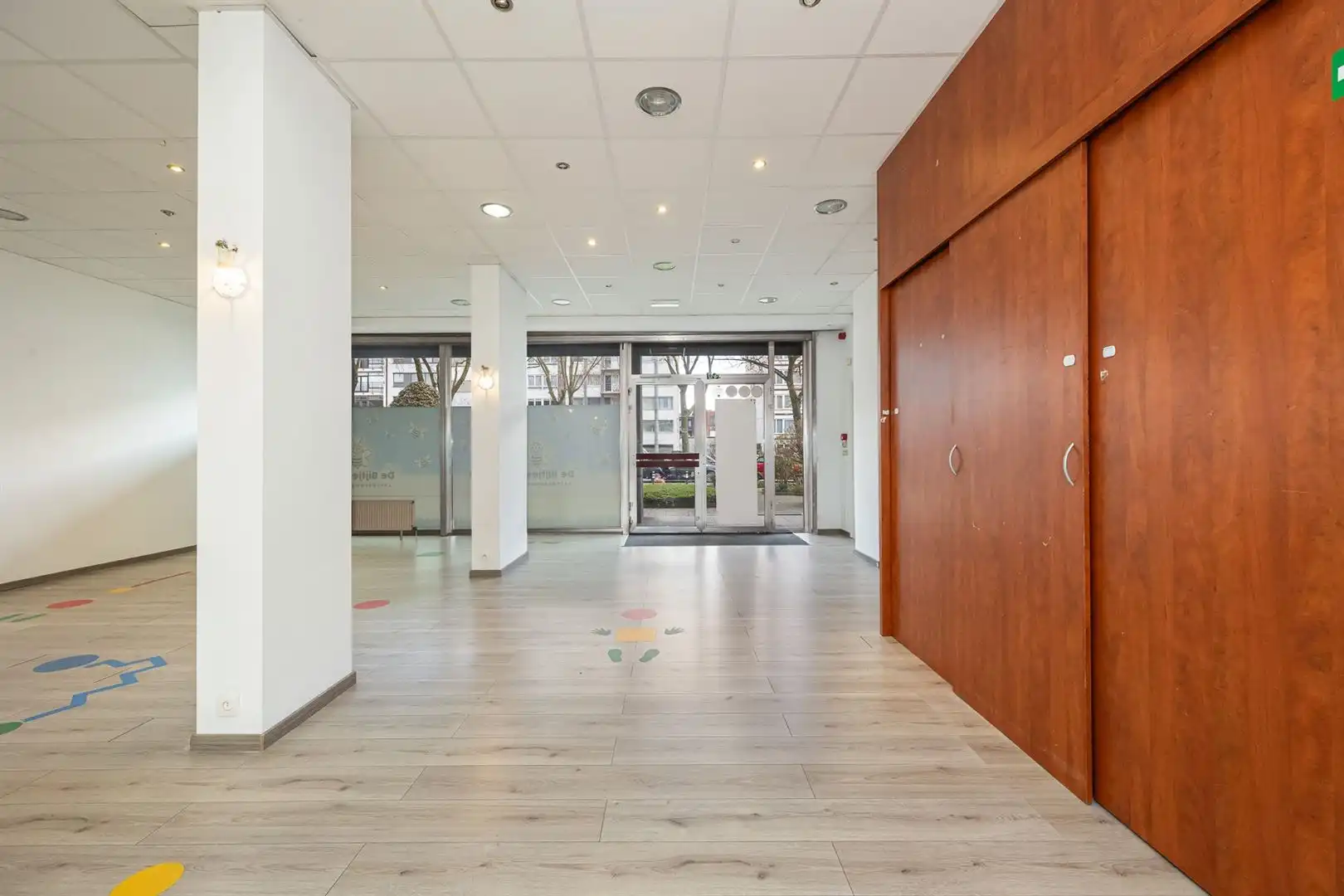 Veelzijdige commerciële ruimte met privé parkeerplaatsen  foto 10