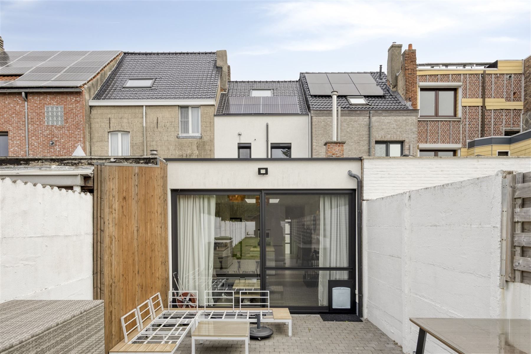 Totaal gerenoveerde woning met tuin foto 7