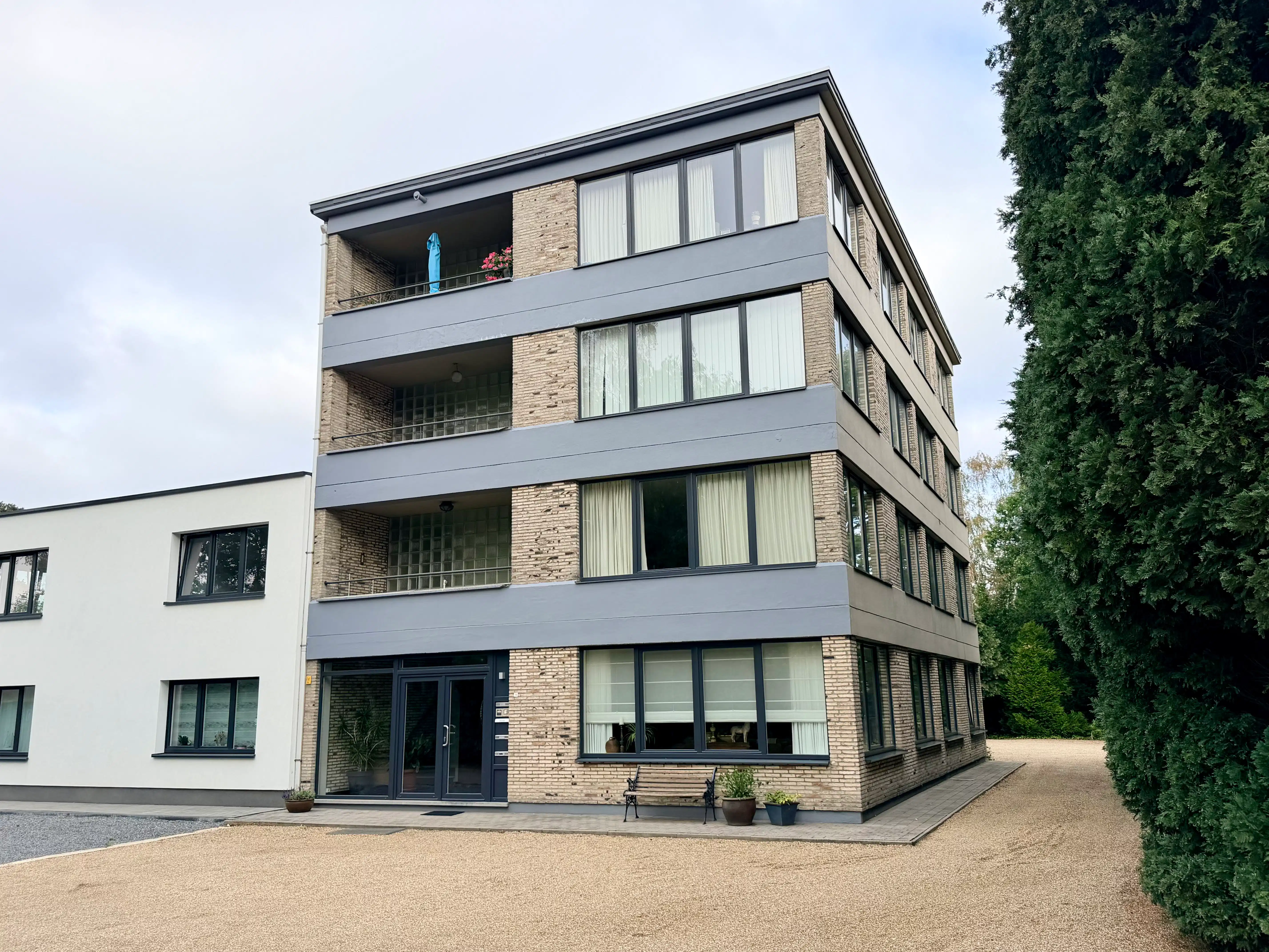 Genk-Bret, Zagerijstraat 35 bus 3: Instapklaar appartement met 3 slaapkamers in een rustige omgeving met een vlotte bereikbaarheid. foto 2