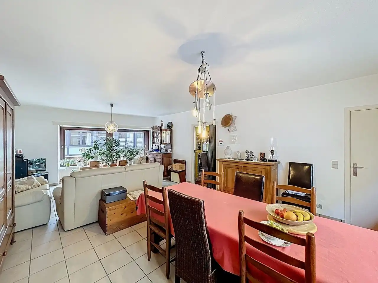 Bijzonder ruime handelswoning vlakbij de Kursaalstraat foto 9