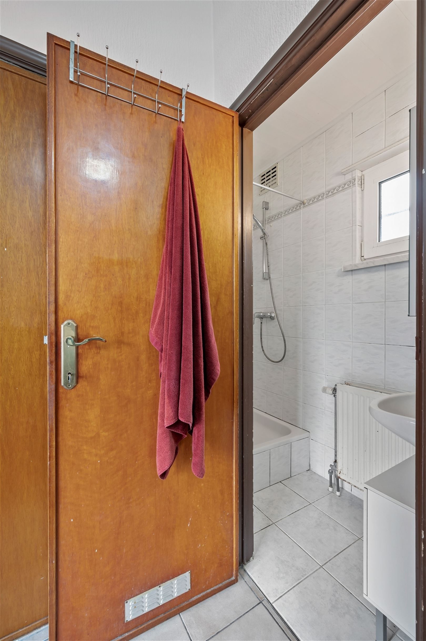 Verzorgd appt 2 slk met  privébergingen in hartje Merksem foto 11