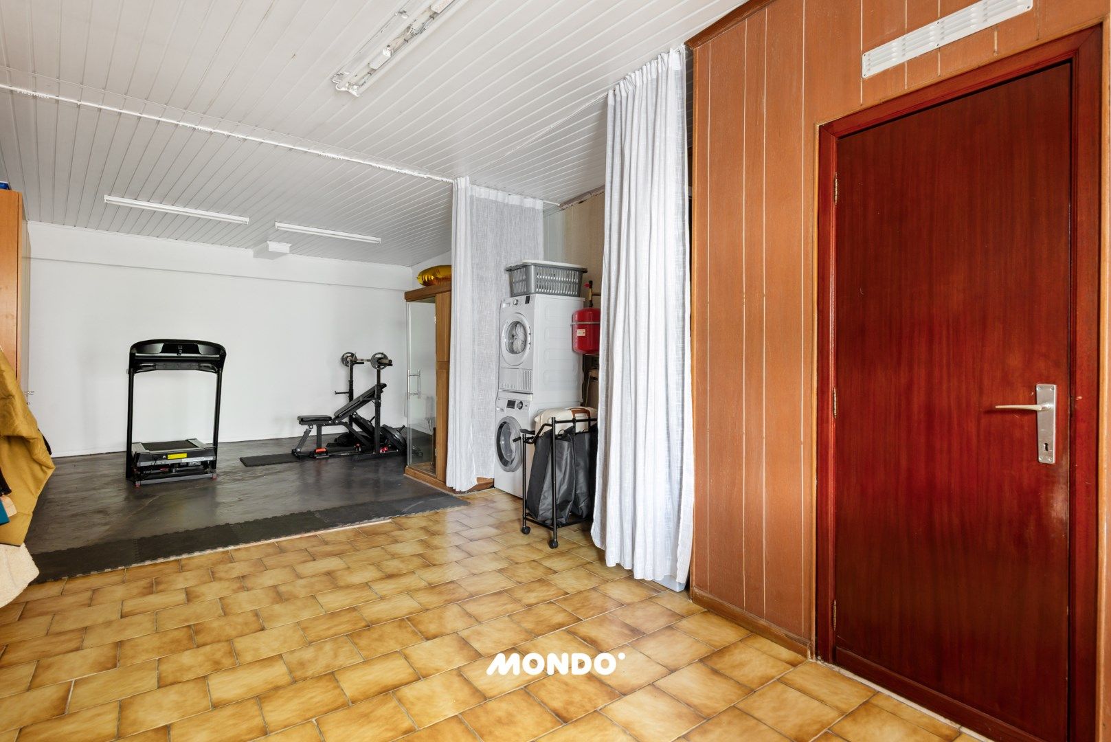 Karaktervolle woning met hangaar! foto 15