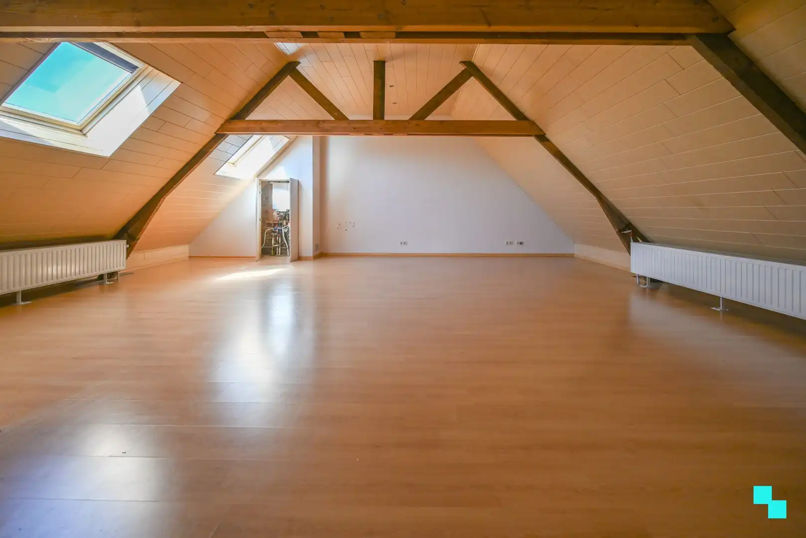 Riante halfopen woning met garage foto 35