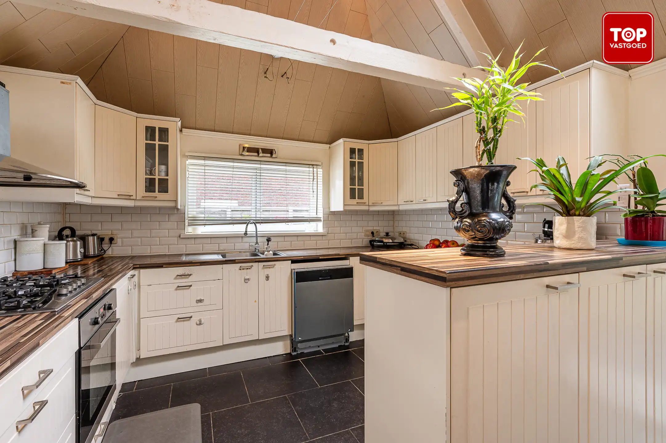 Instapklare woning met 4 slaapkamers en tuin in het hart van Sleidinge foto 6