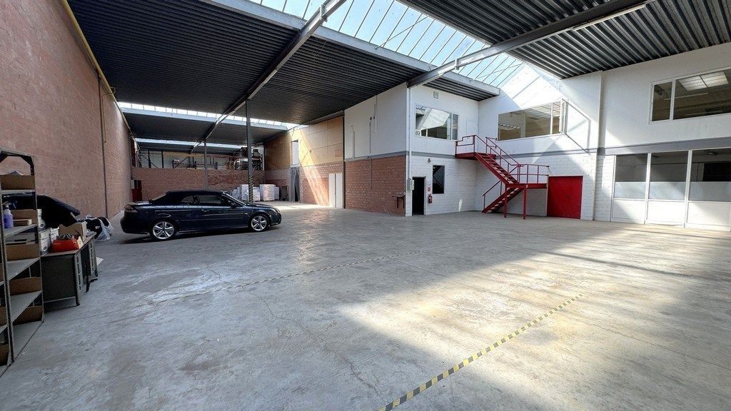 Magazijn met kantoren te huur vlakbij A12 in Wilrijk foto 3