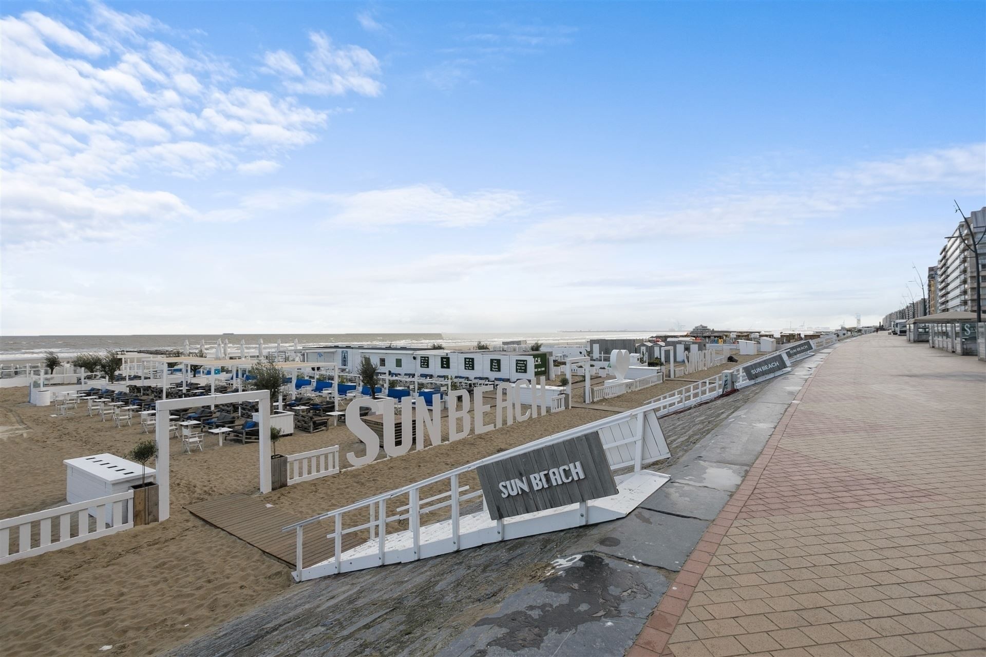 TOPLOCATIE / VLAK AAN ZEEDIJK foto 20