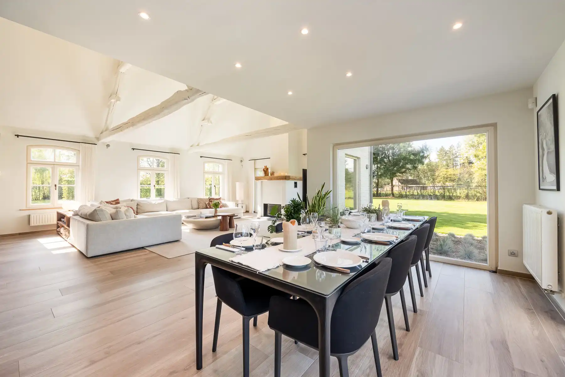 Uitzonderlijk gerenoveerde hoeve op ca. 7480 m² foto 8