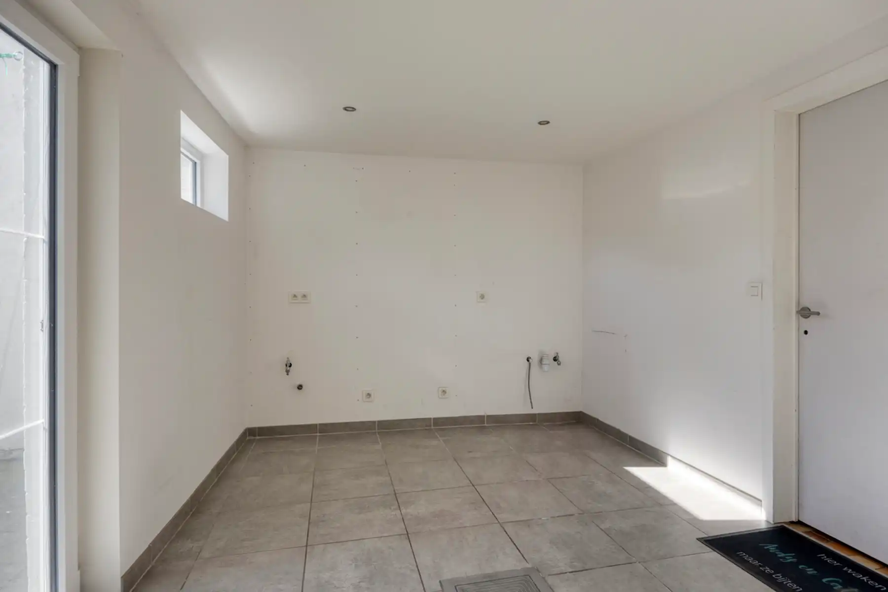 Ruime gerenoveerde centrumwoning met garage foto 15