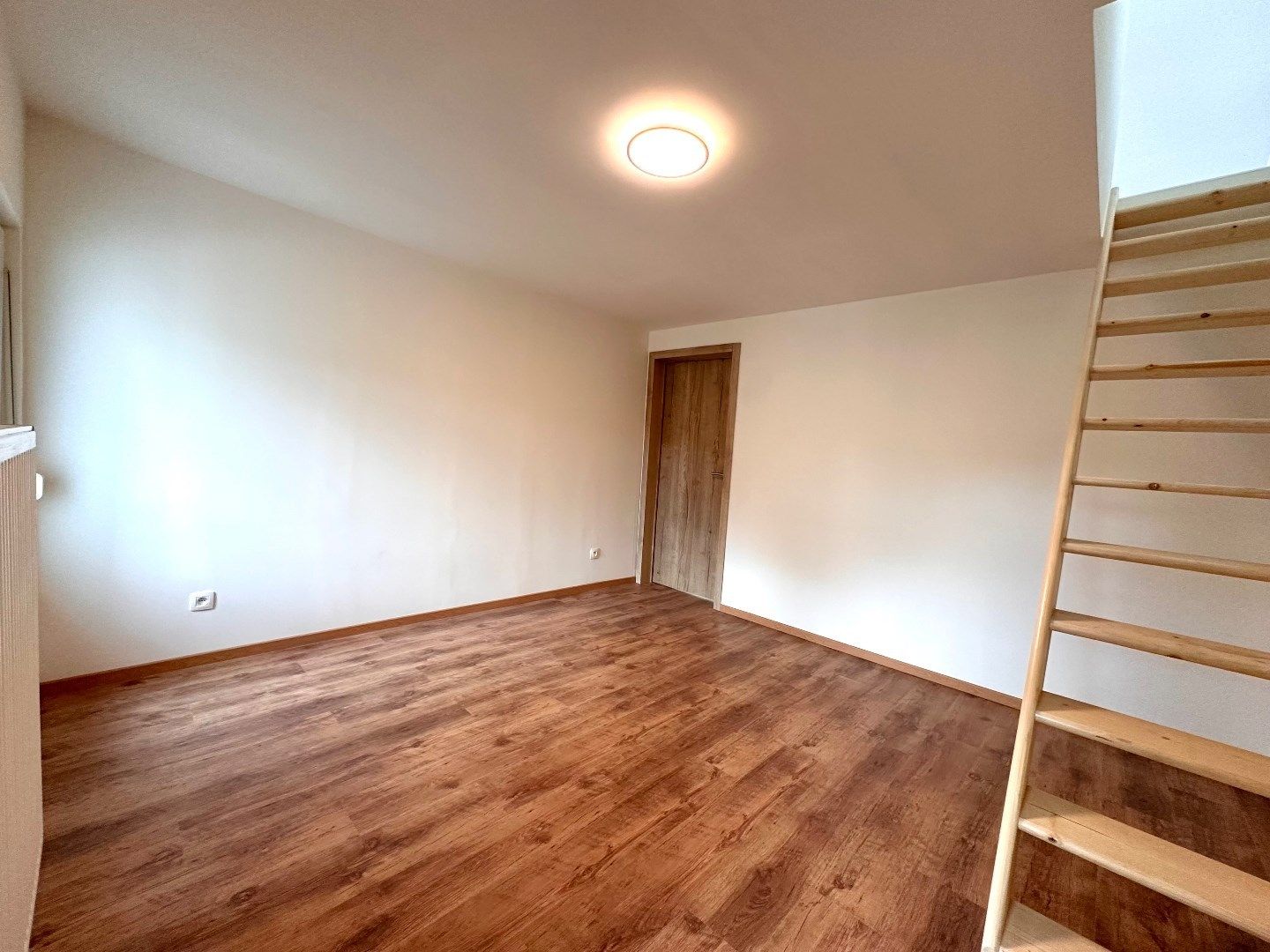 Volledig gerenoveerde woning met garage en tuin in hartje Tongeren! foto 13