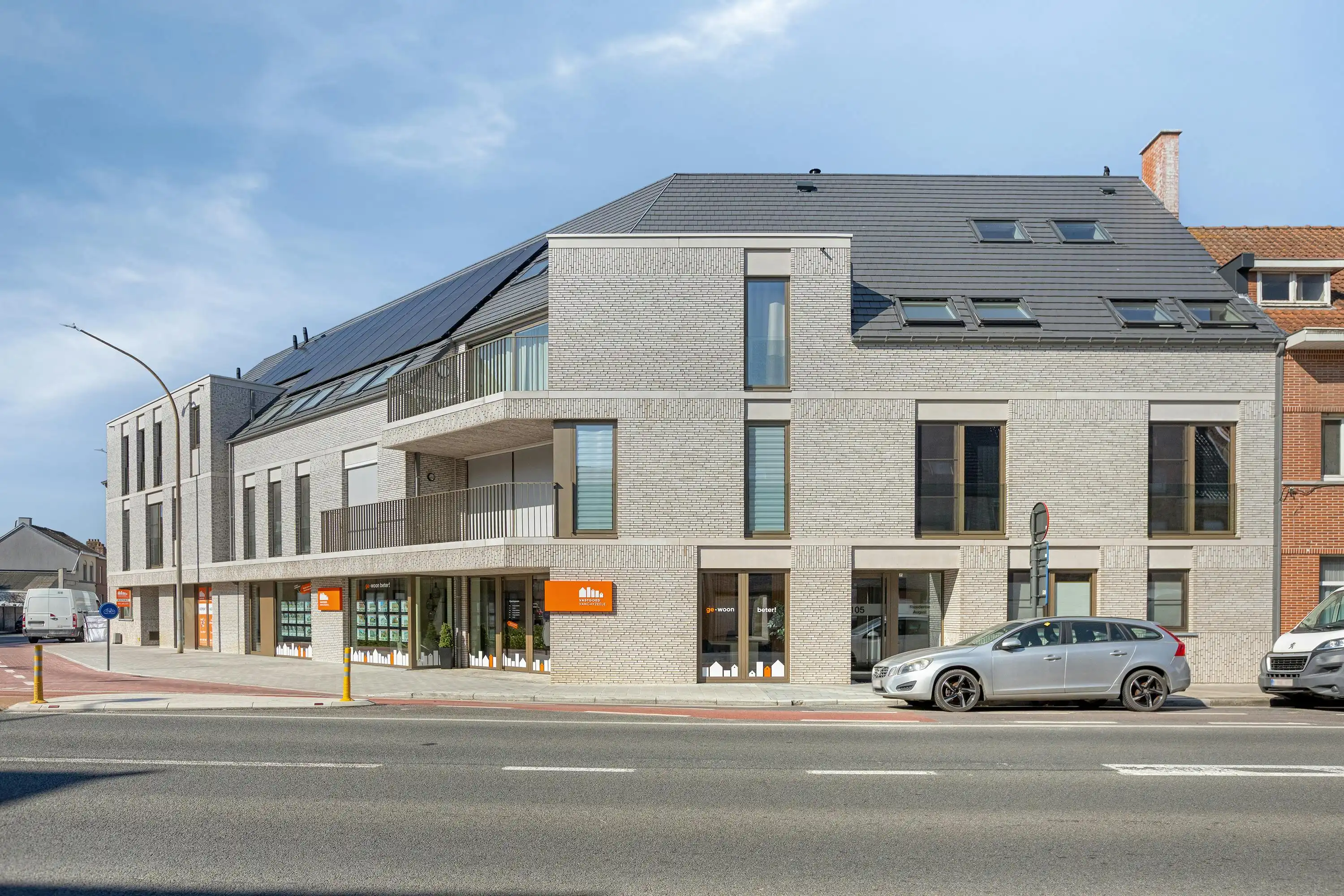 Ruim appartement te koop in Ieper met twee kamers en terras foto 2