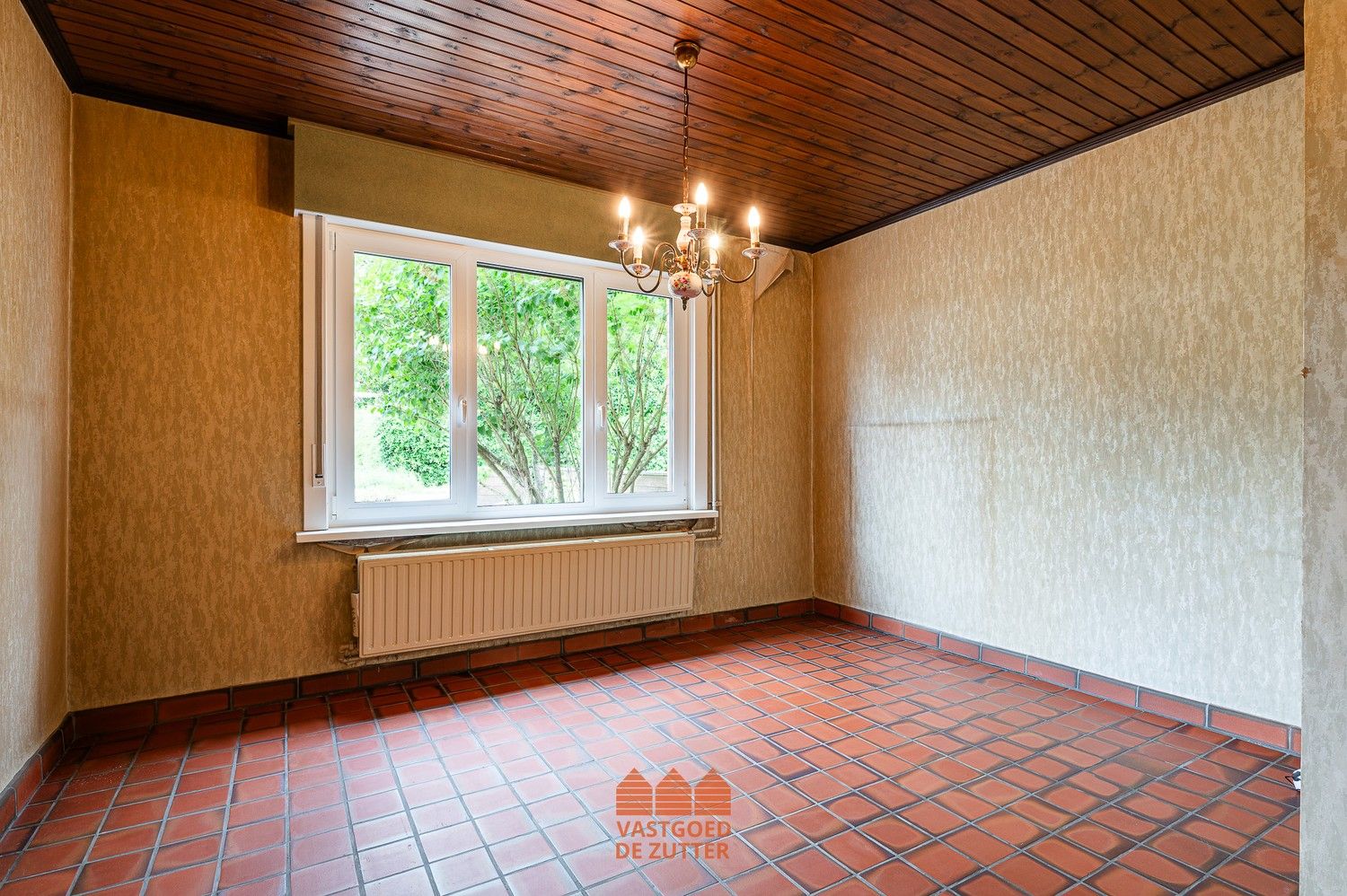 Halfopen bebouwing met 3 slaapkamers en garage op rustige locatie foto 3