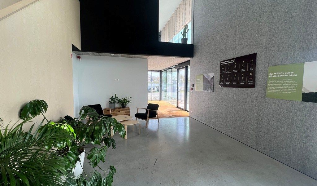 Recent bedrijfsgebouw met prachtige kantoren te huur in Lokeren foto 11