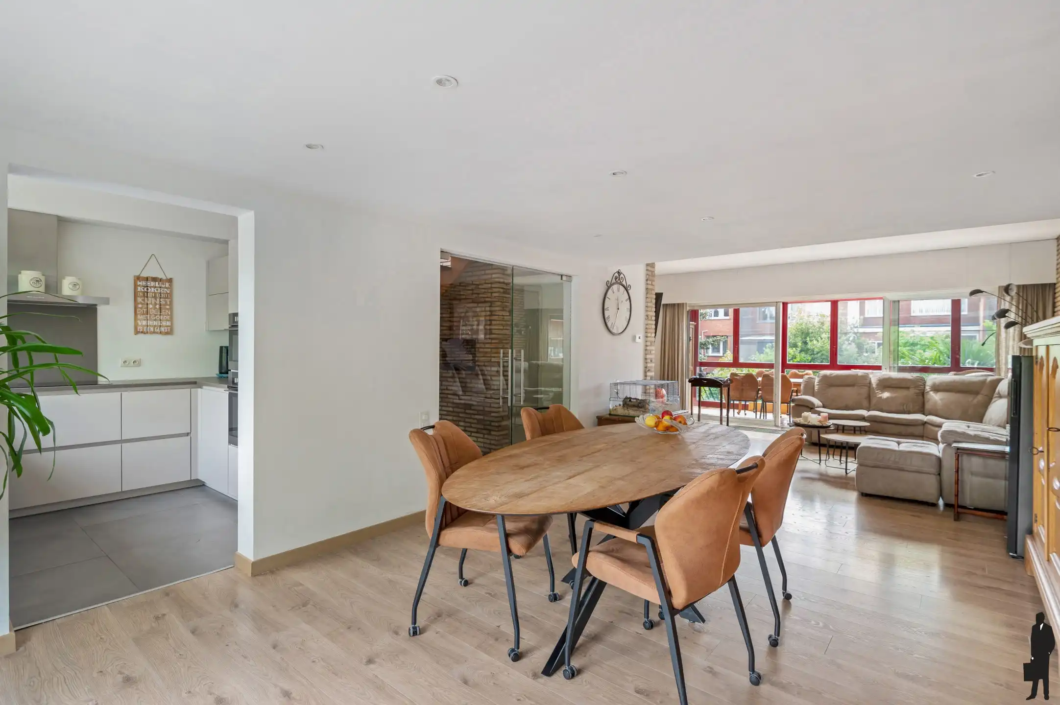 Welgelegen zeer energiezuinige woning met 5 slpks en Z-tuin foto 4