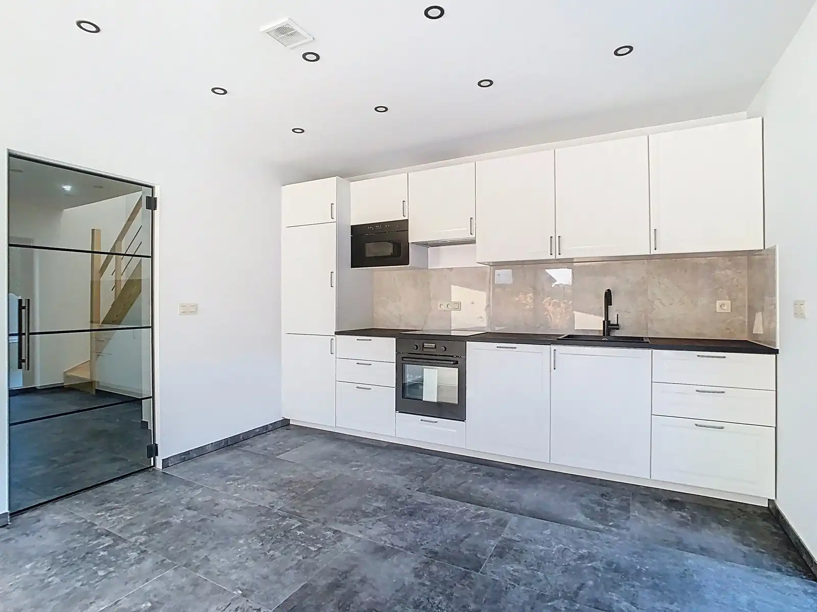 Stijlvol gerenoveerde woning (EPC A), instapklaar! foto 5