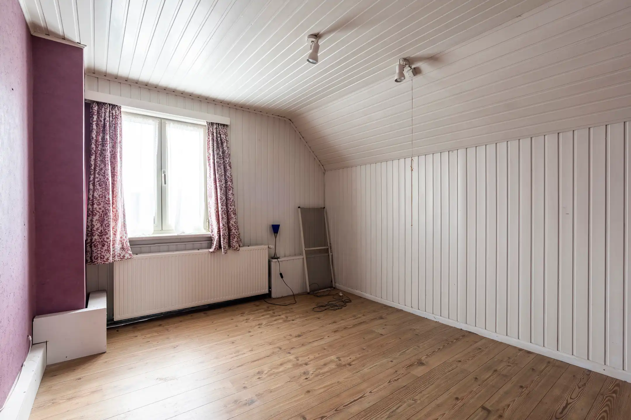  Half open woning met garage/bijgebouw op 610 m² grond. foto 11