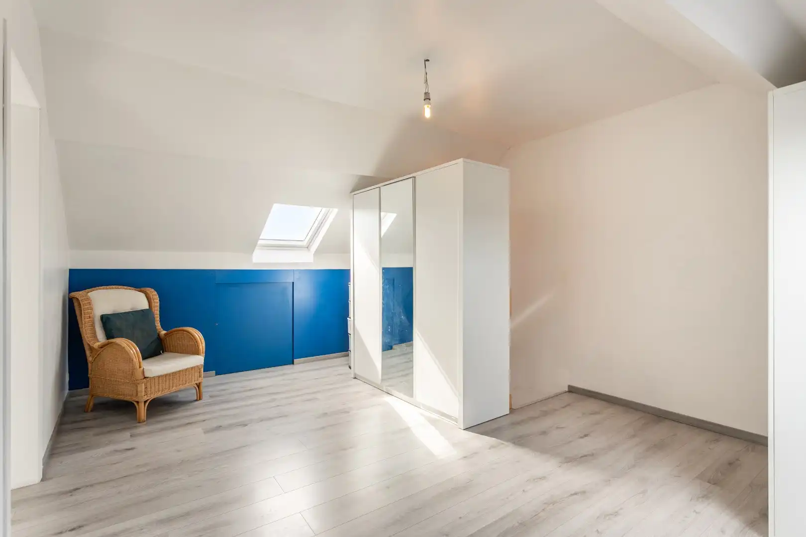 Gerenoveerde woning met 4 slaapkamers en opslagplaats foto 17