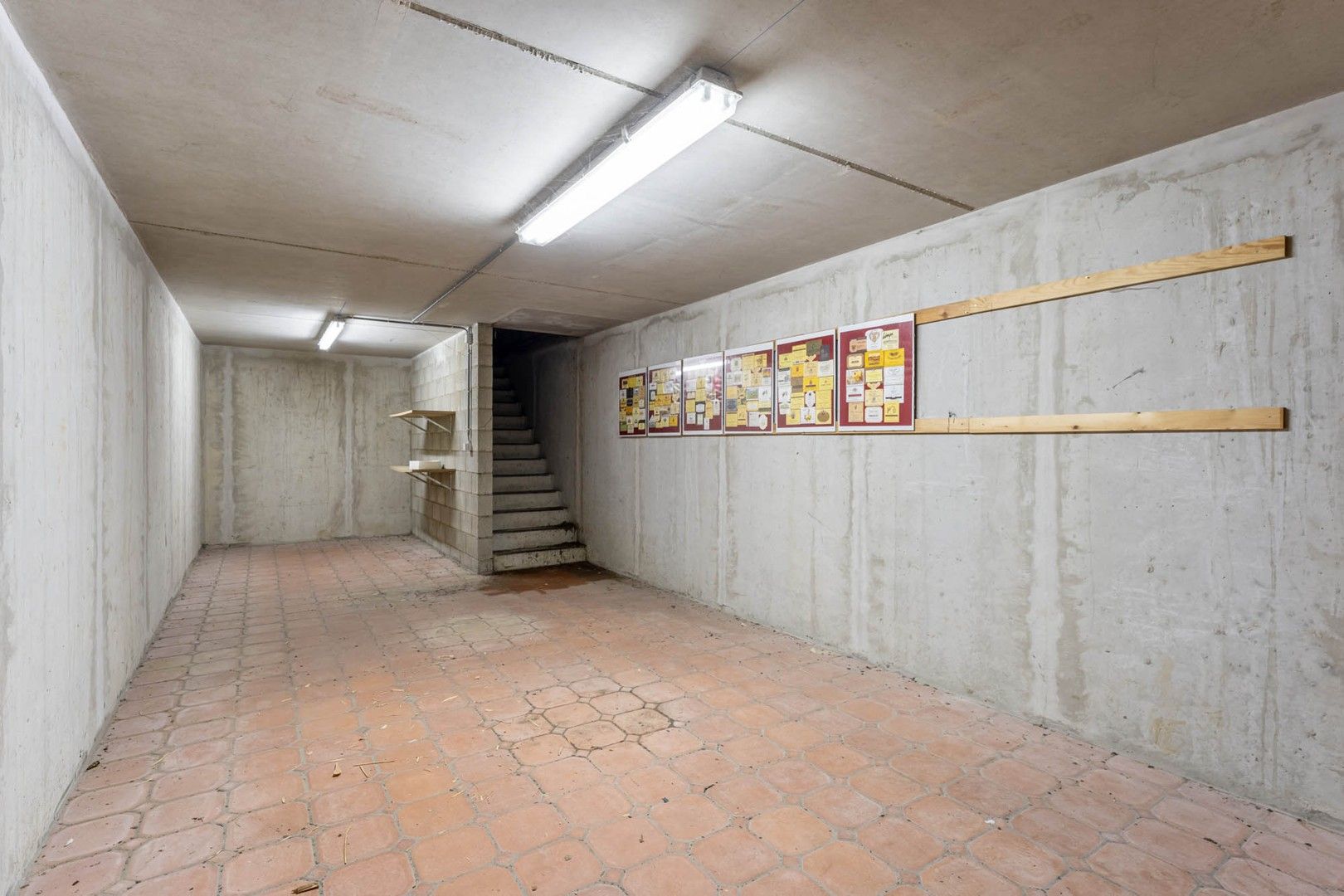 Bedrijfsgebouw (showroom/magazijn) met appartement gelegen op een perceel van 33a 50ca! foto 35