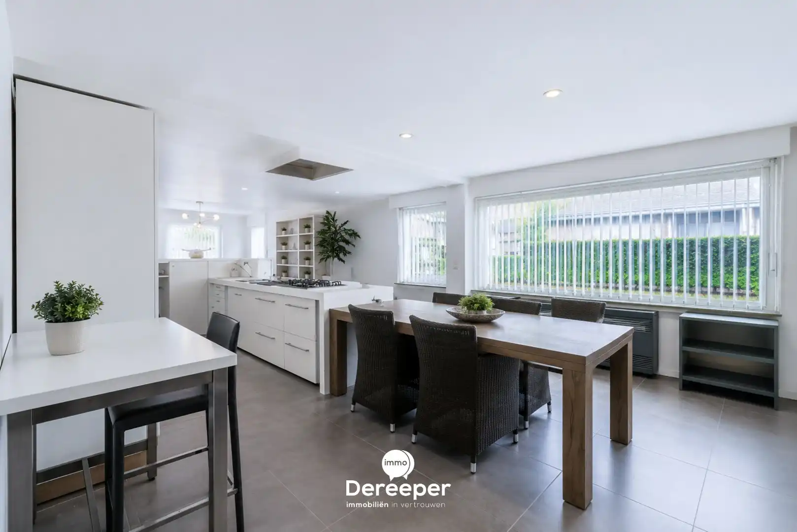 Te renoveren halfopen woning met zuidgerichte tuin op 571 m² in Jabbeke foto 6