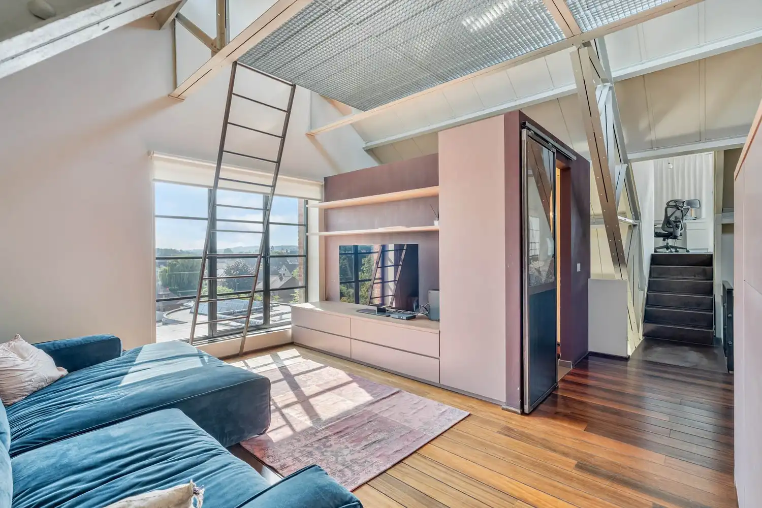 Unieke industriële loft van 240 m² met panoramisch dakterras van 96 m², jacuzzi en sauna foto 19