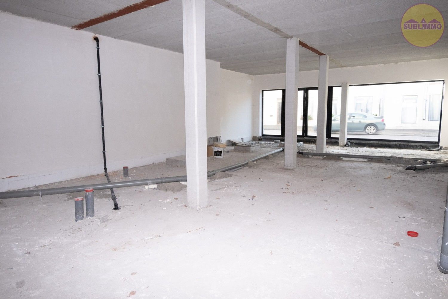 Gelijkvloers handelspand (113m²) op commerciële toplocatie in centrum Meerhout. foto 5