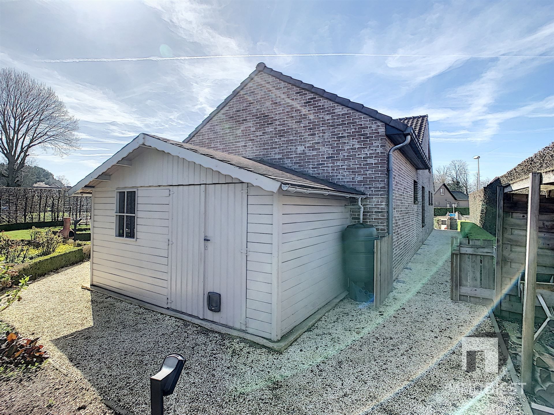 Ruime woning met 4 slaapkamers foto 24