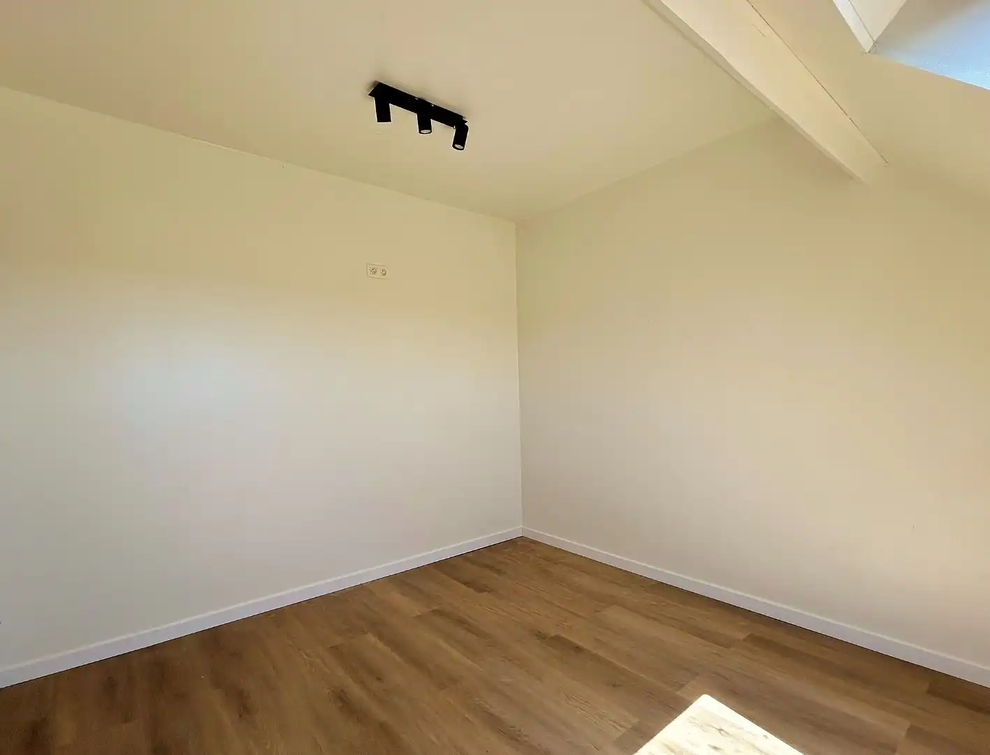 Volledig gerenoveerd duplex-appartement op wandelafstand van het centrum van Ieper foto 6