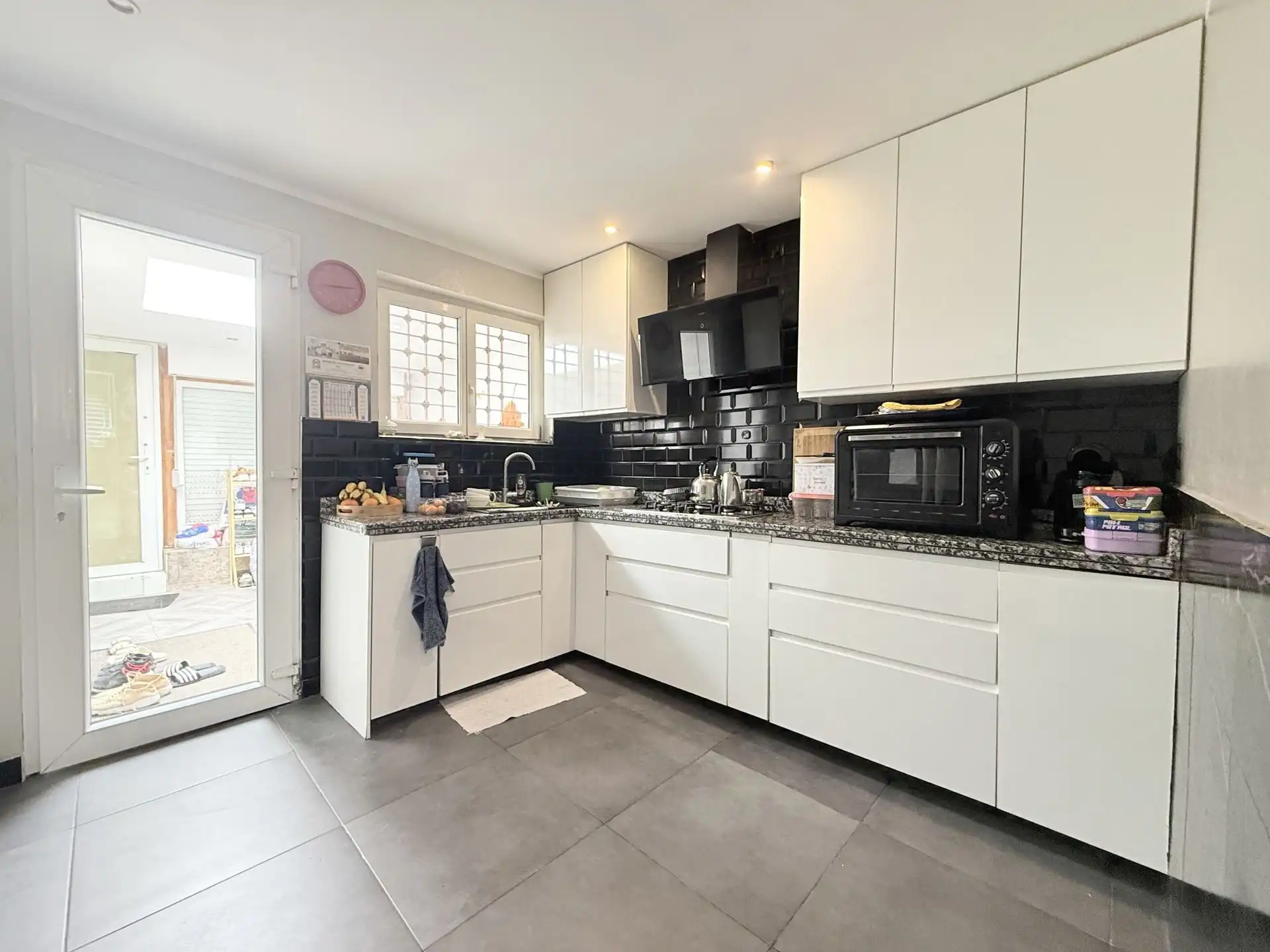 Leuke woning met 3 slk, oprit en tuin foto 5