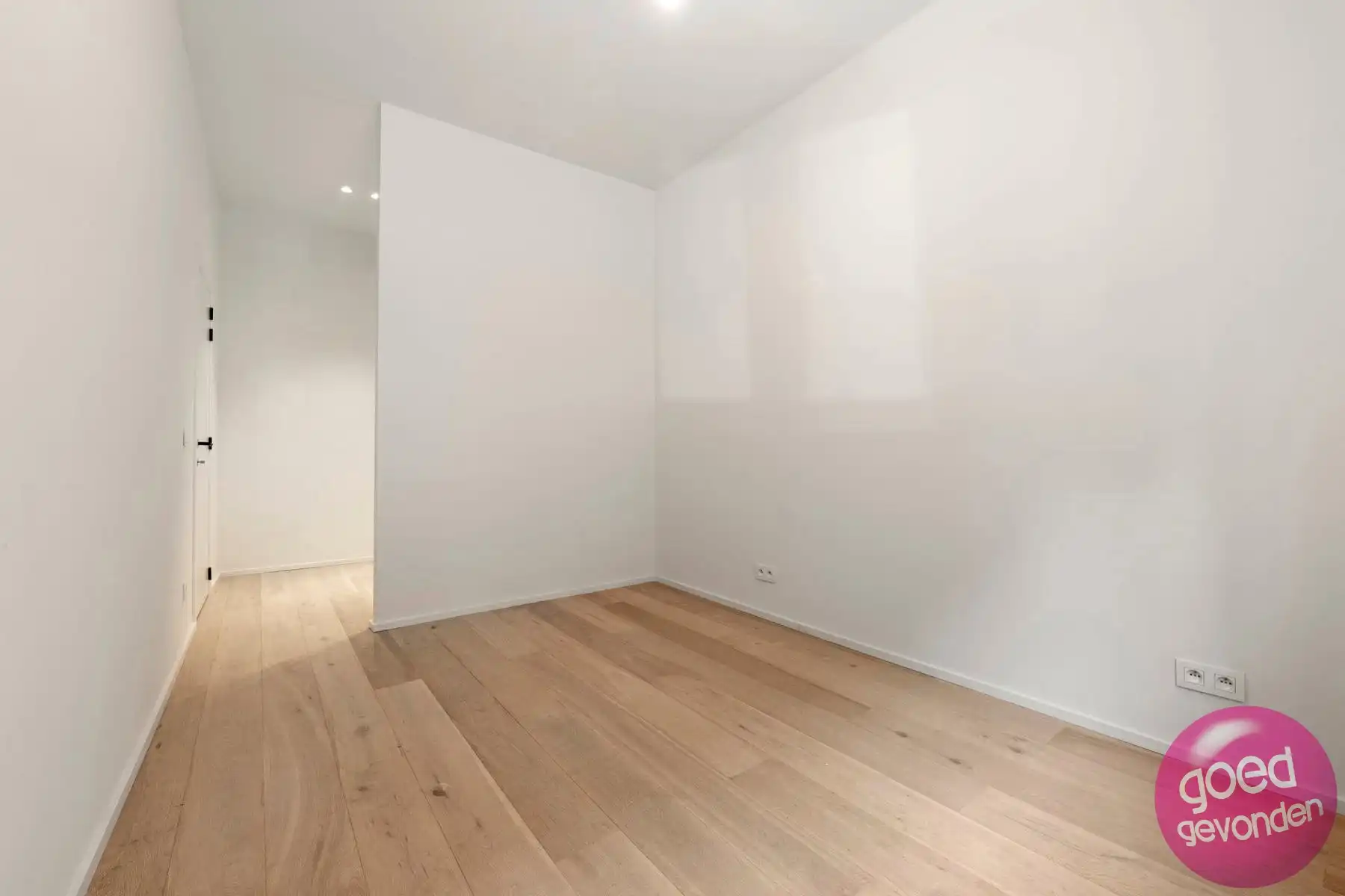 NIEUW APP - 1of2 SLK - TERRAS - KELDER - CENTRUM - GEEN BTW foto 21