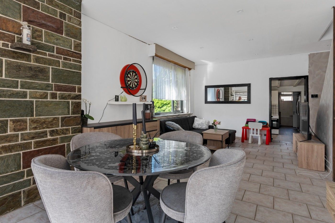 Ruime woning met 3 slpk. op prachtig perceel van 1285 m² foto 6