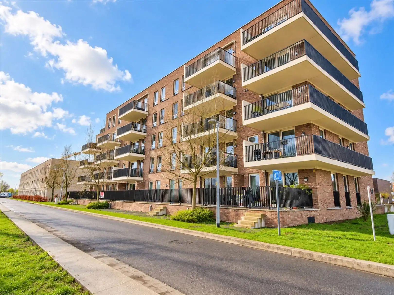 Prachtig gelijkvloers appartement met ruim terras foto {{pictureIndex}}