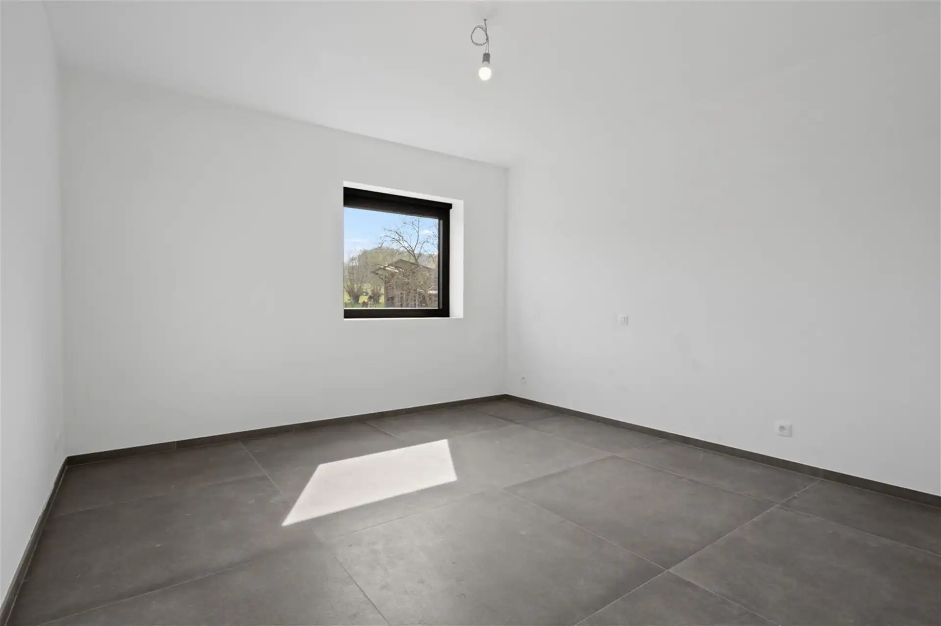 Zeer ruime woning met 4 slpks en tuin foto 18