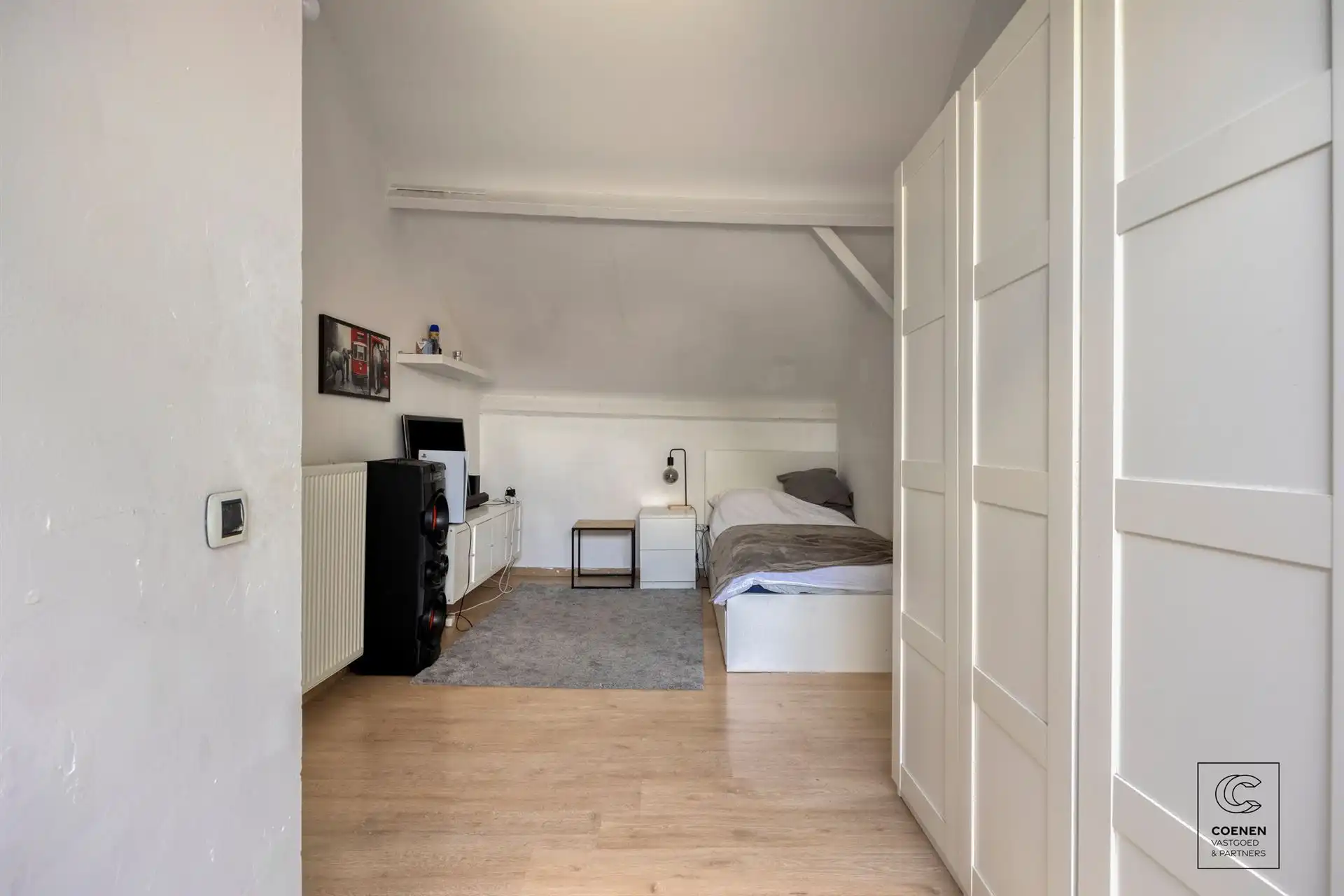 Ruime woning van 183 m² met 4 slpk's op uitstekende locatie! foto 13