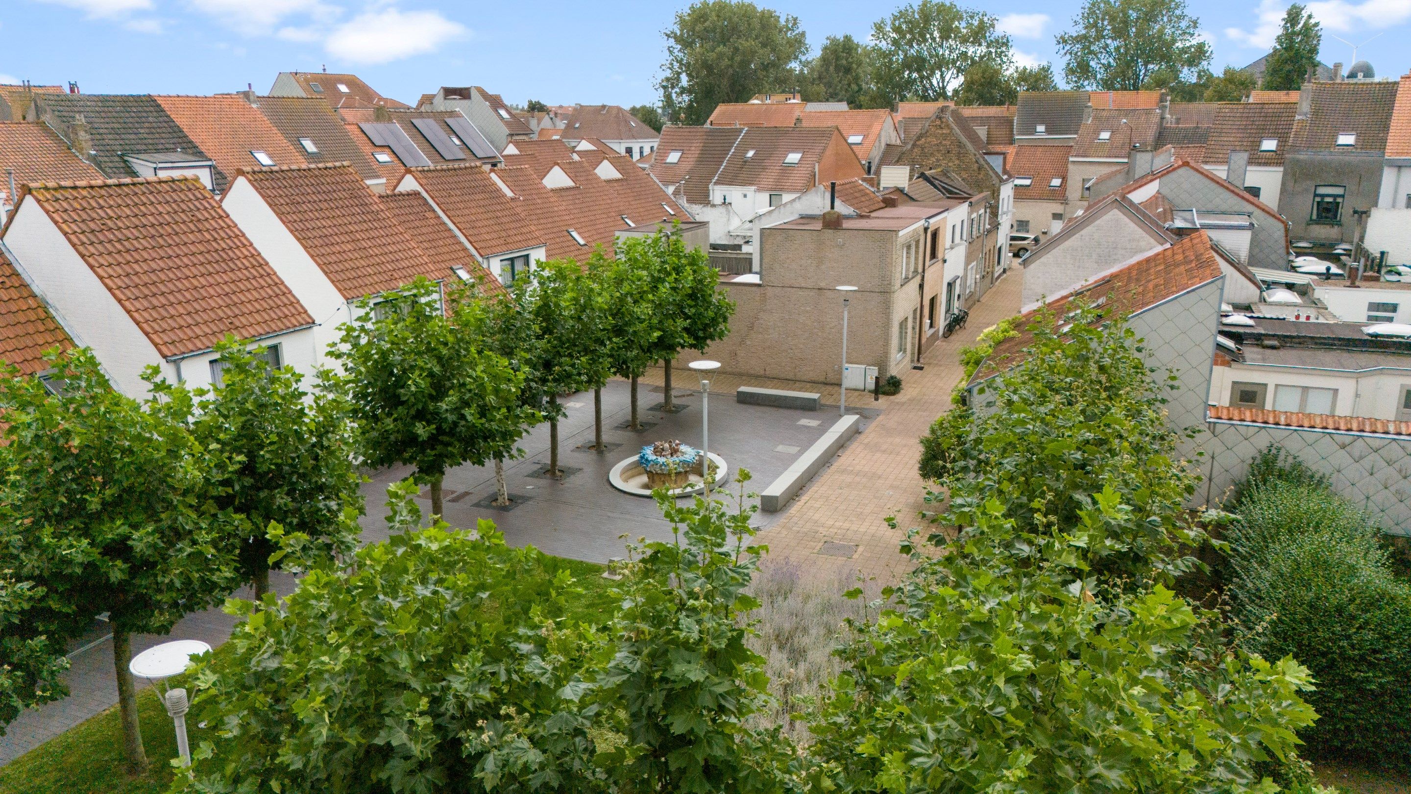 Te renoveren woning goed gelegen in het centrum van Heist-aan-Zee foto 5