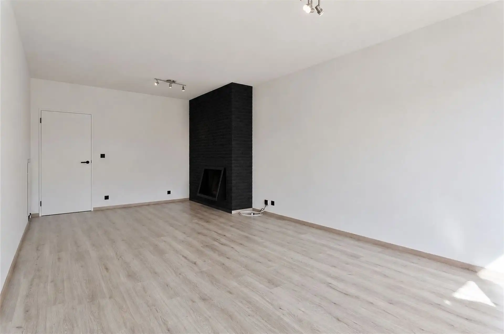 Instapklaar appartement met 2 slpks! foto 3