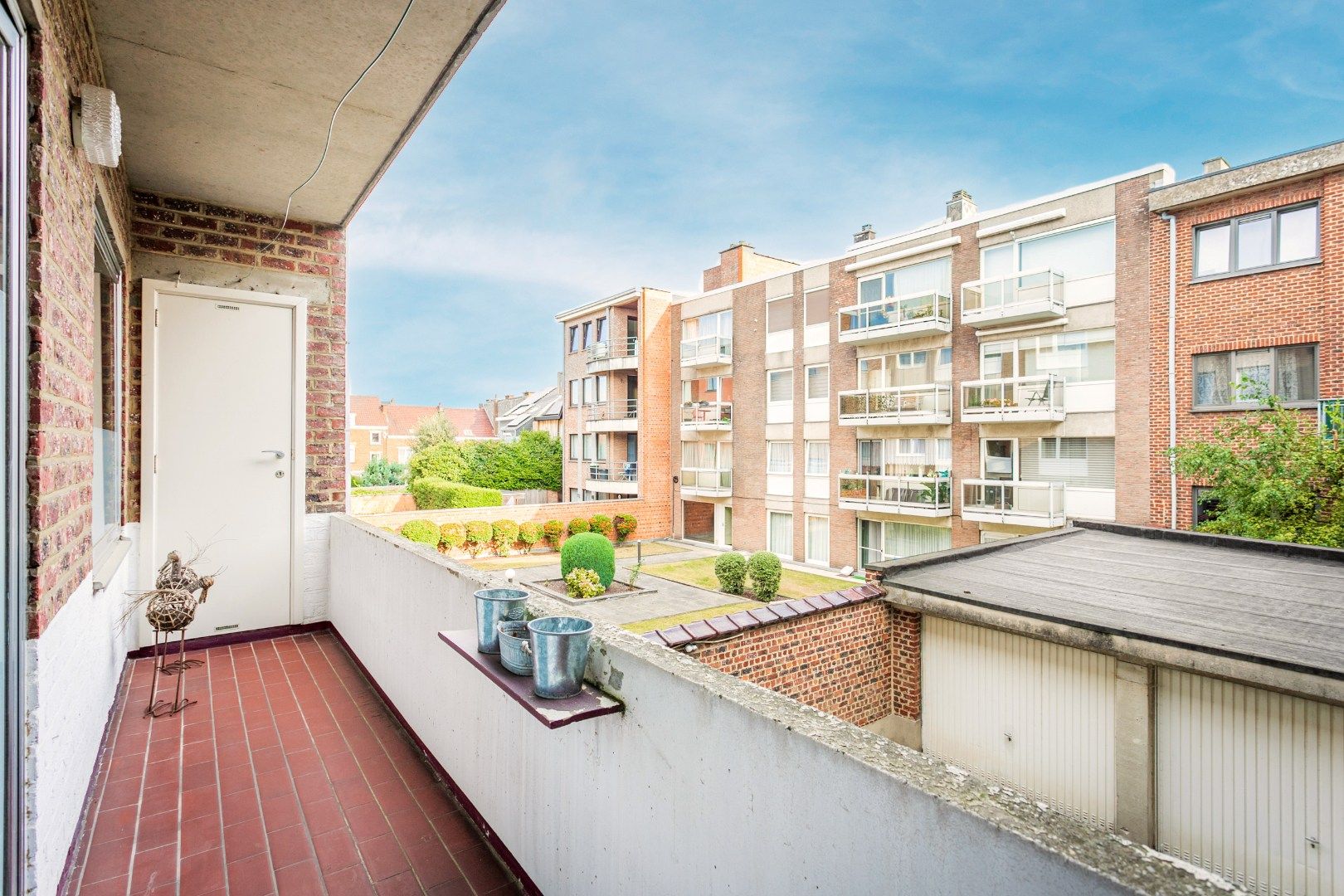 Instapklaar 2-kamerapp in centrum Halle, met balkon en garage foto 12