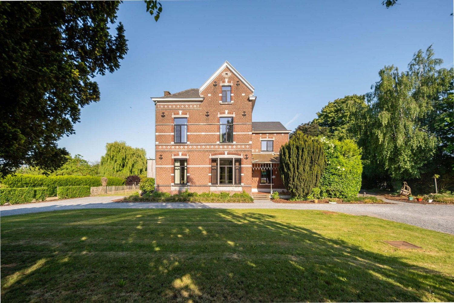 Karaktervol herenhuis met modern comfort in een groene, landelijke setting foto 2