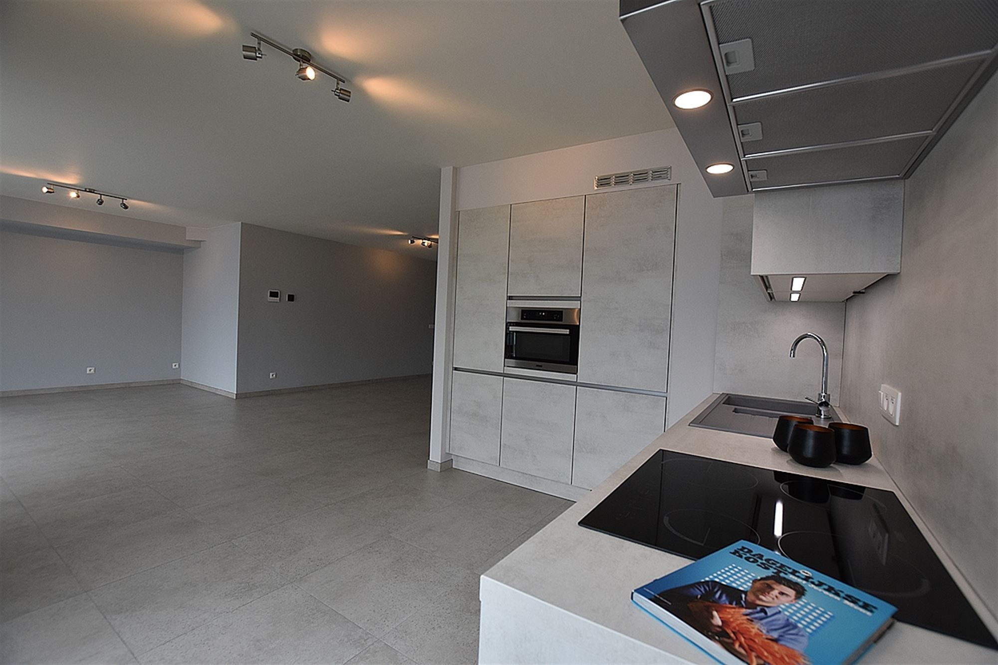 Instapklaar APPARTEMENT (1ste verdieping) met 2 slaapkamers, ruim terras en grote garage (2)  foto 11