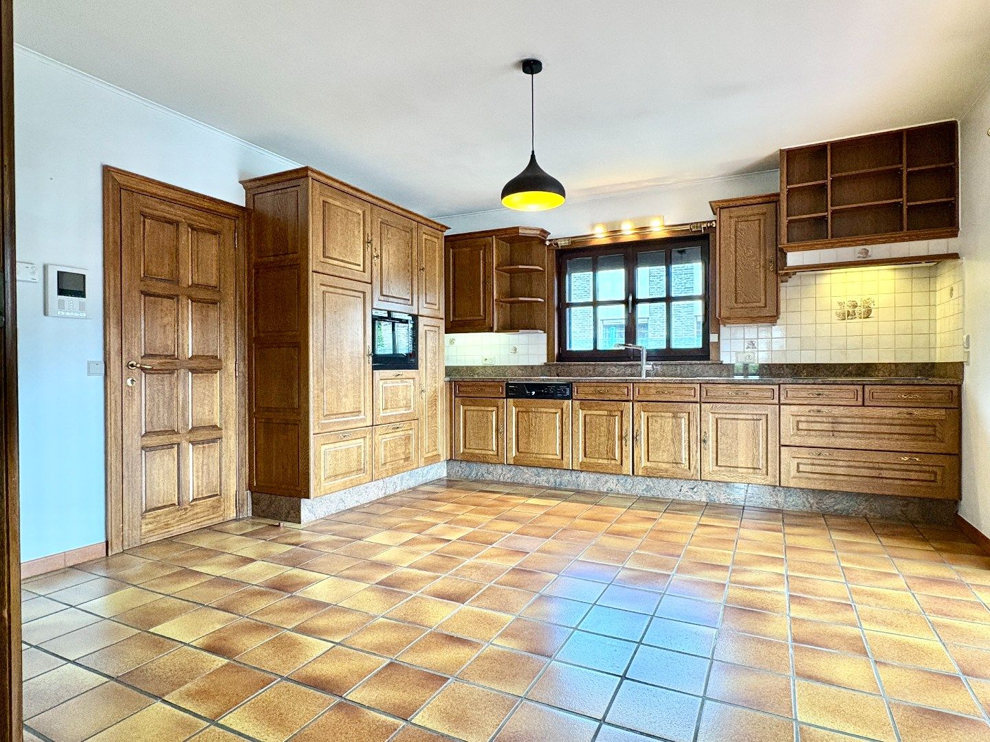 Alleenstaande woning op 1027 m² met 3 slaapkamers en dubbele garage foto 3