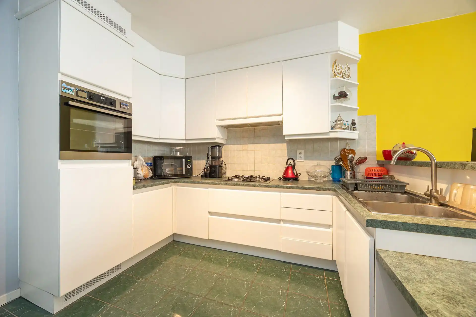 Twee slaapkamer appartement op gunstige locatie + garagebox foto 5