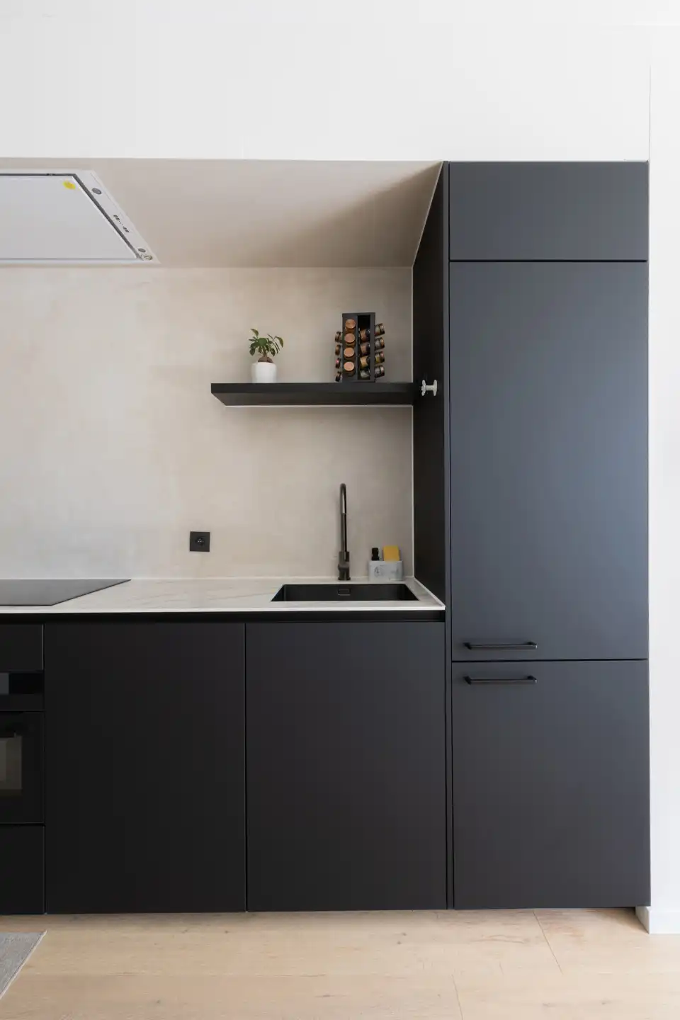 ANTWERPEN - Trendy appartement met zicht op het Theaterplein foto 5