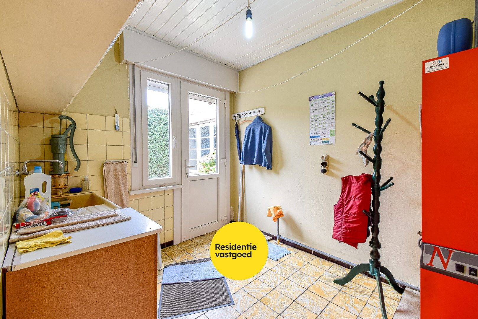 Ruim gesloten gezinswoning met inpandige garage en 4 slaapkamers in centrum Gistel foto 9