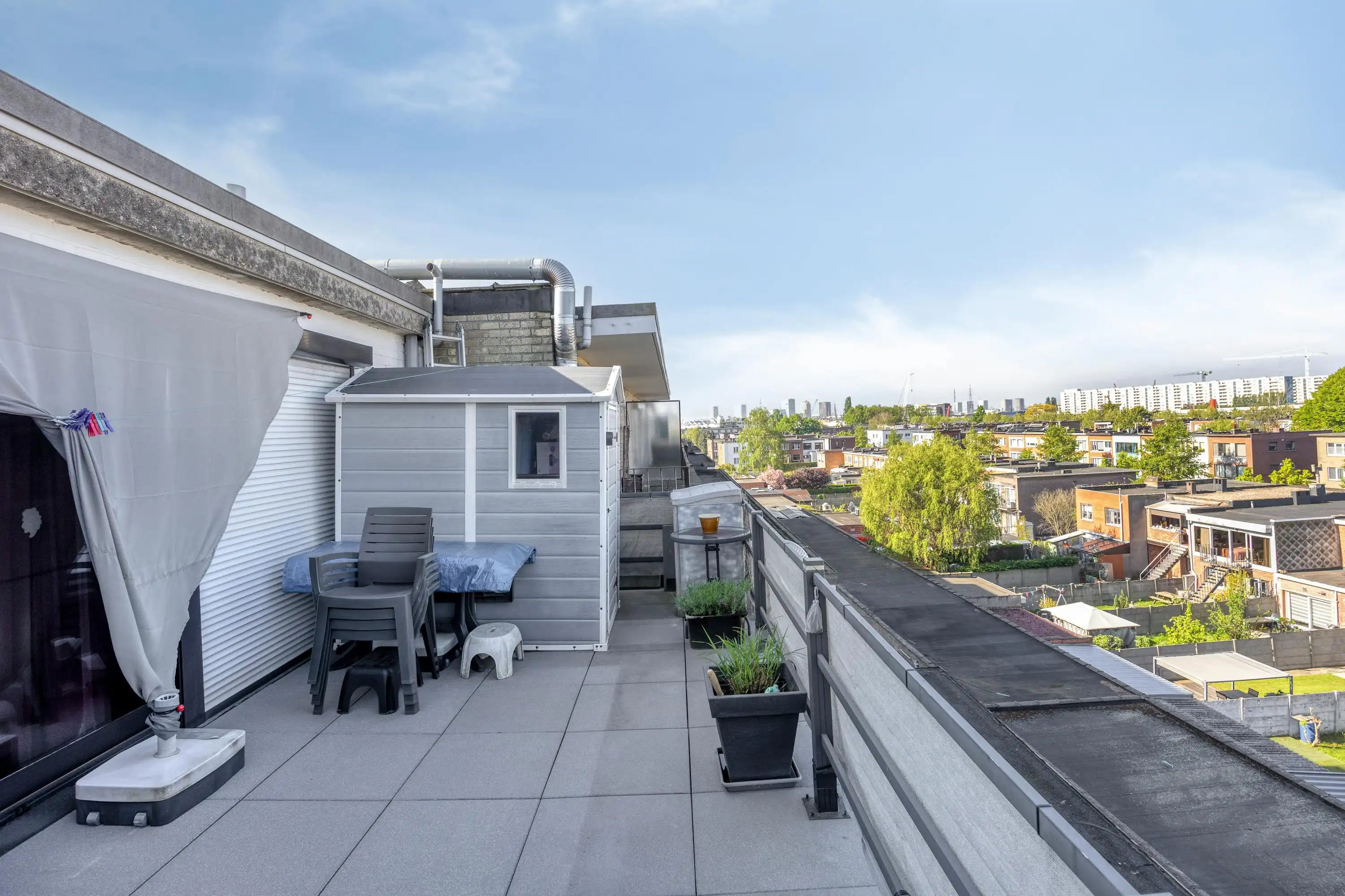 Lichtrijk dakappartement met terras te koop in Merksem foto 11