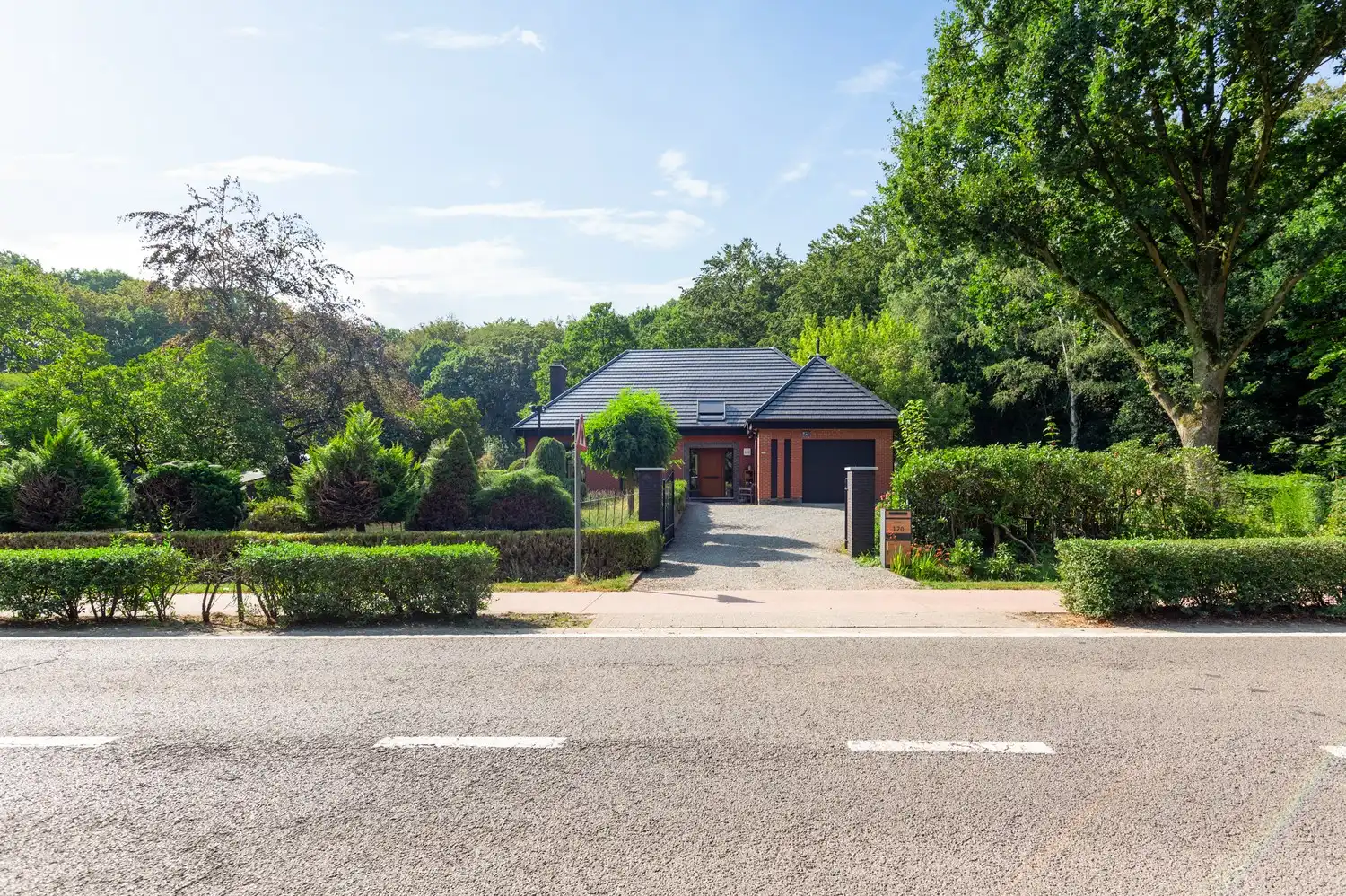 Instapklare, volledig gerenoveerde woning met 3 slaapkamers, bijgebouw en prachtige tuin foto 29