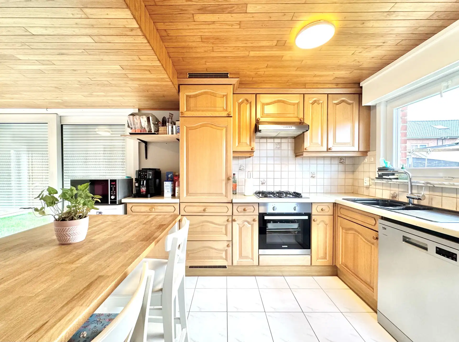 HALFOPEN WONING MET 4 KAMERS, TUIN & GARAGE - 359 m² foto 12